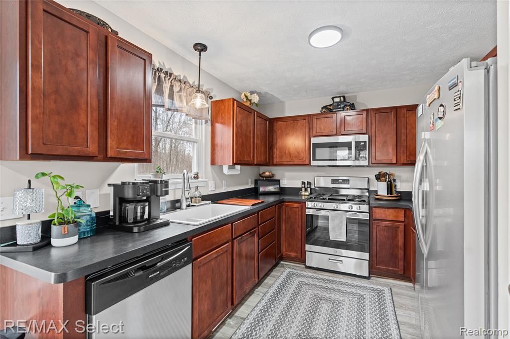 185 Laura Lane, Linden, MI 48451 — Photo 14