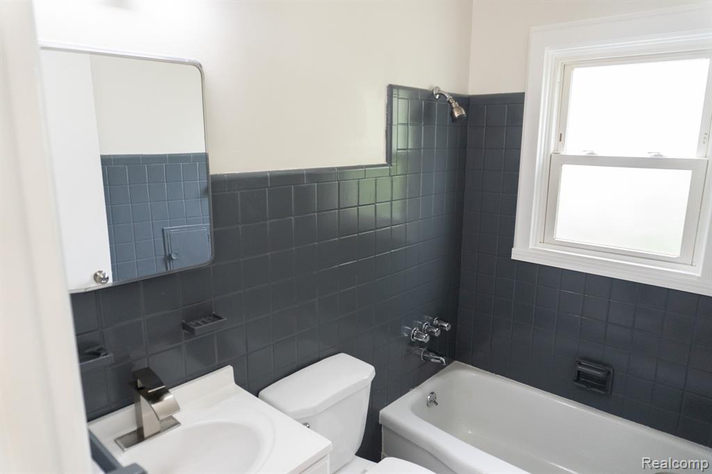 4410 Brunswick Avenue, Flint, MI 48507 — Photo 12