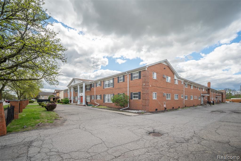 25301 5 Mile Road, 227, Redford, MI 48239 — Photo 4