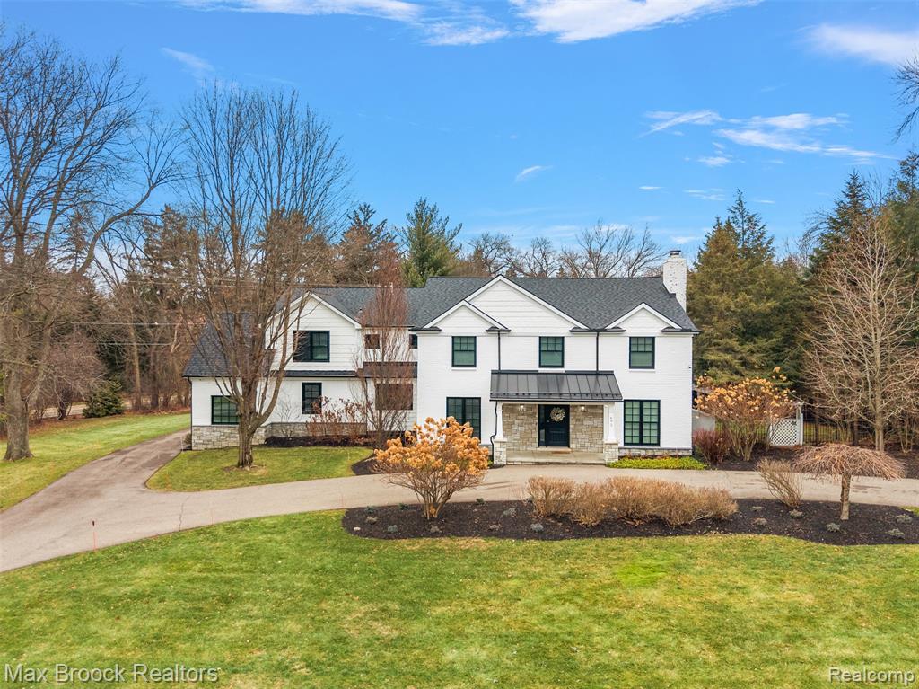 692 Bennington Drive, Bloomfield Hills, MI 48304 — front exterior
