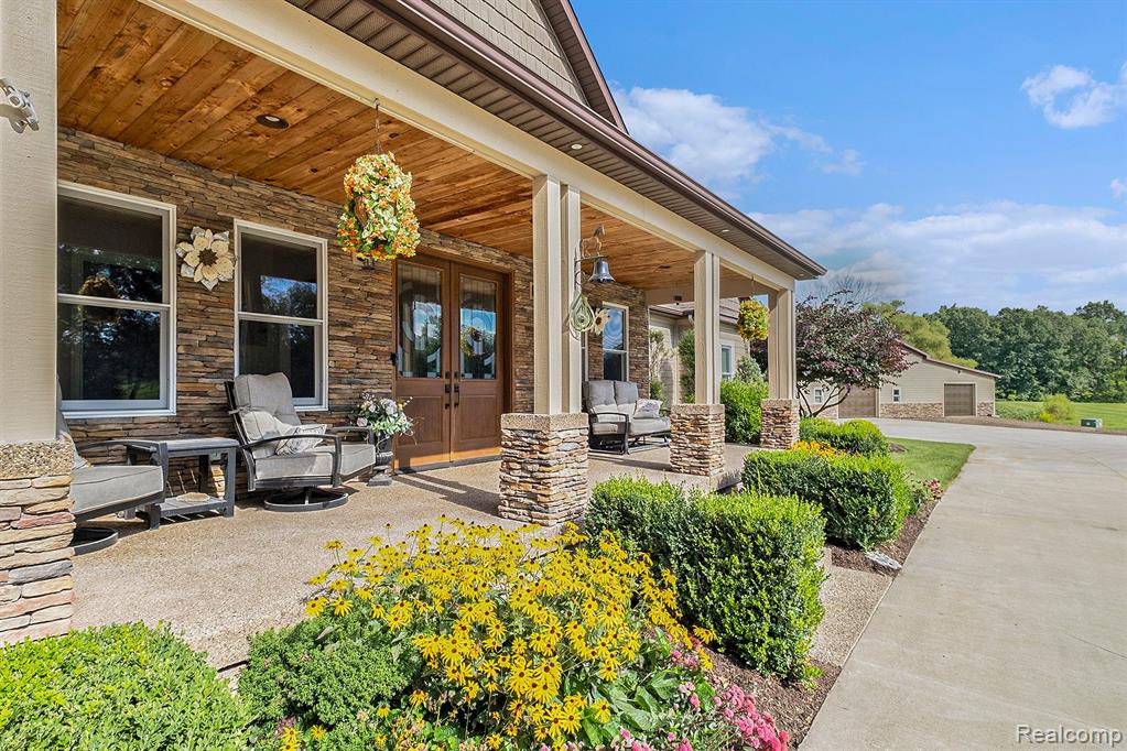 7196 MANOR Lane, Fowlerville, MI 48836 — Photo 4