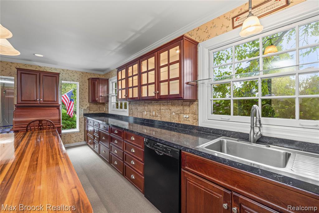 35550 Pleasant Valley Road, Farmington Hills, MI, 48331