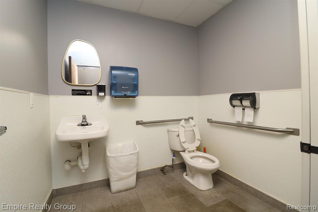 41490 GRAND RIVER Avenue, Suite A, Novi, MI — Photo 41