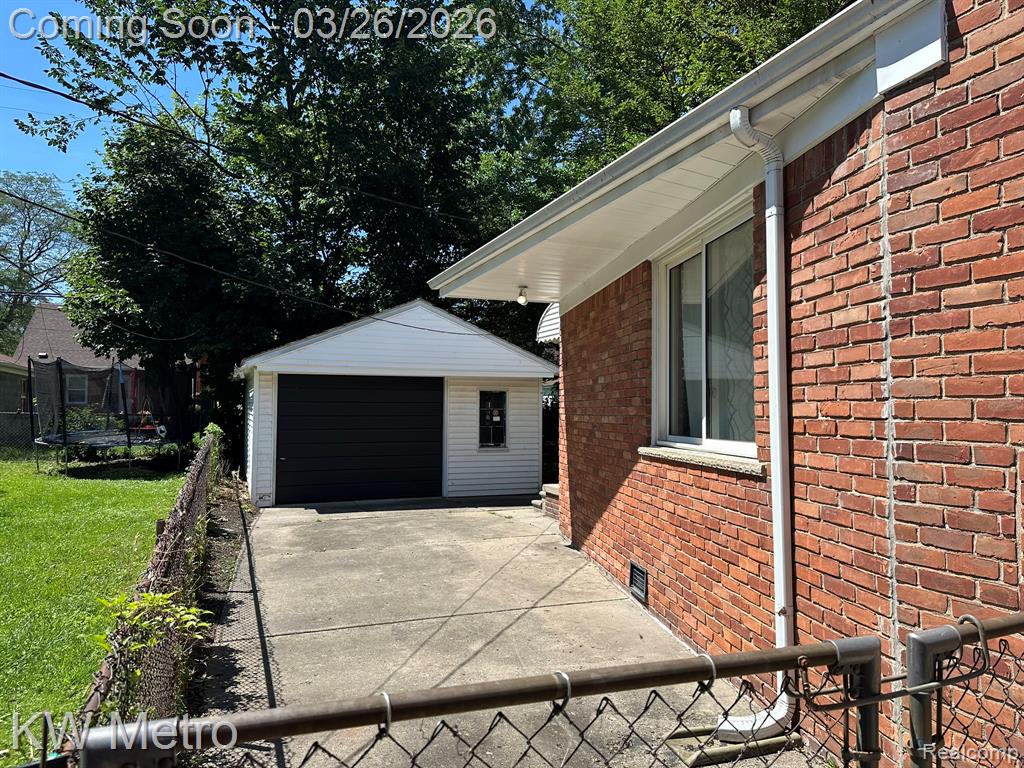 20498 Country Club Drive, Harper Woods, MI 48225 — Photo 3