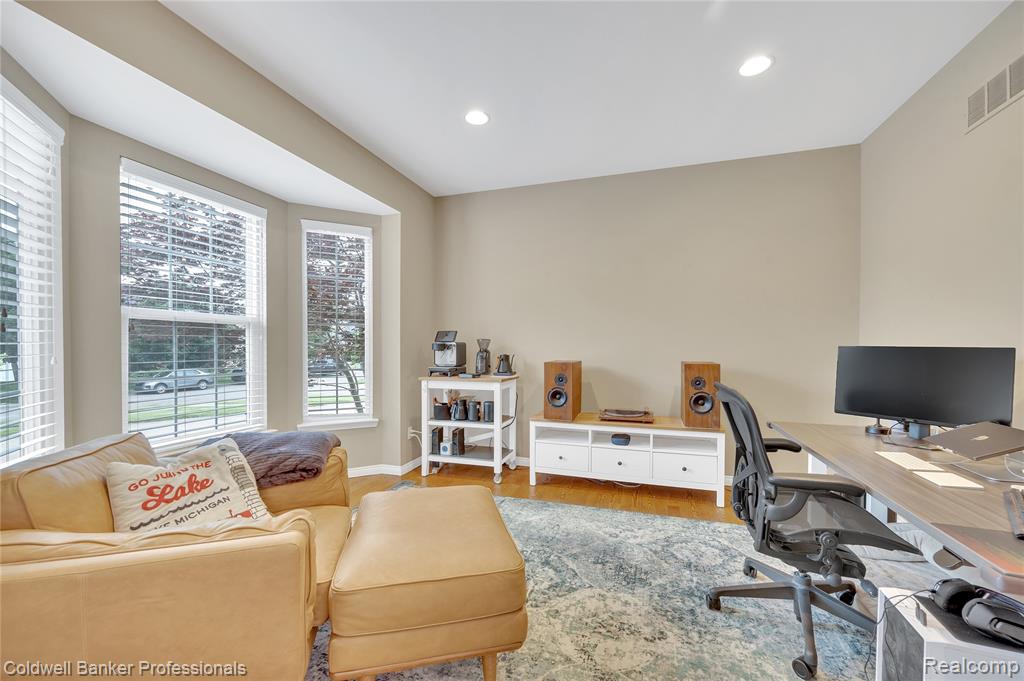 597 Bay Pointe Drive, Oxford, MI 48371 — Photo 15