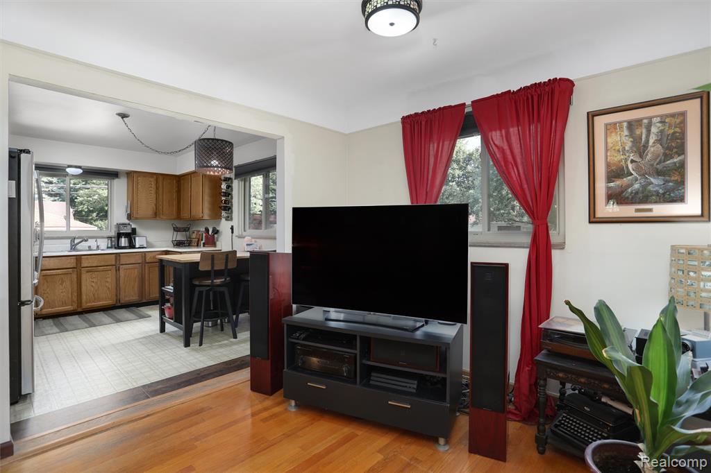 9912 Deering Street, Livonia, MI 48150 — Photo 12