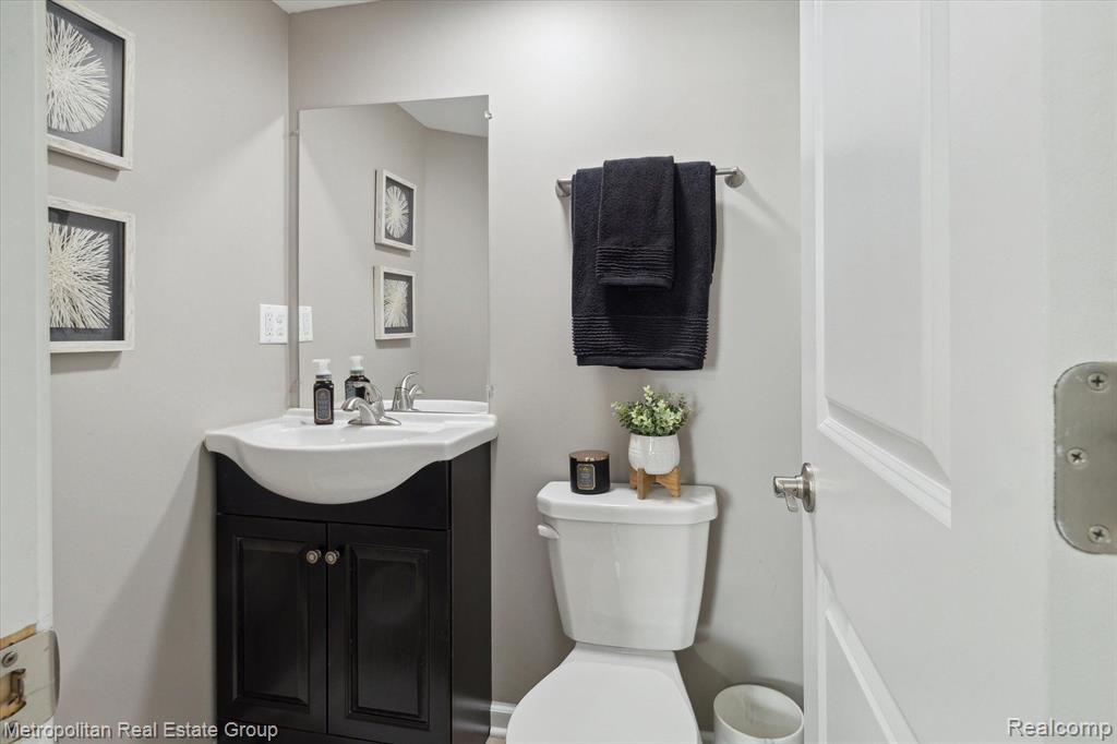 284 LAKE VILLAGE Drive, Walled Lake, MI 48390 — Photo 8