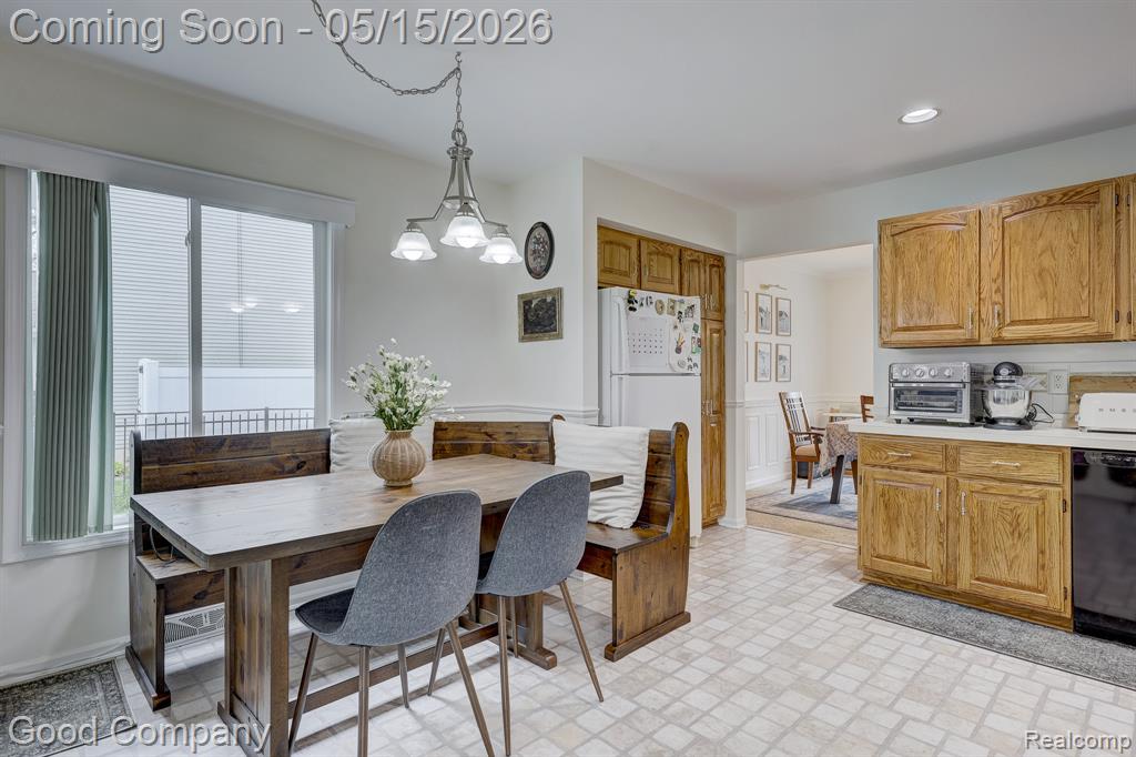 2370 Lansbury Drive, Waterford, MI 48329 — Photo 23