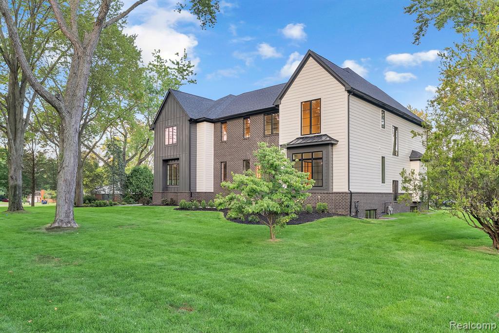 4731 Haddington Drive, Bloomfield, MI 48304 — Photo 11