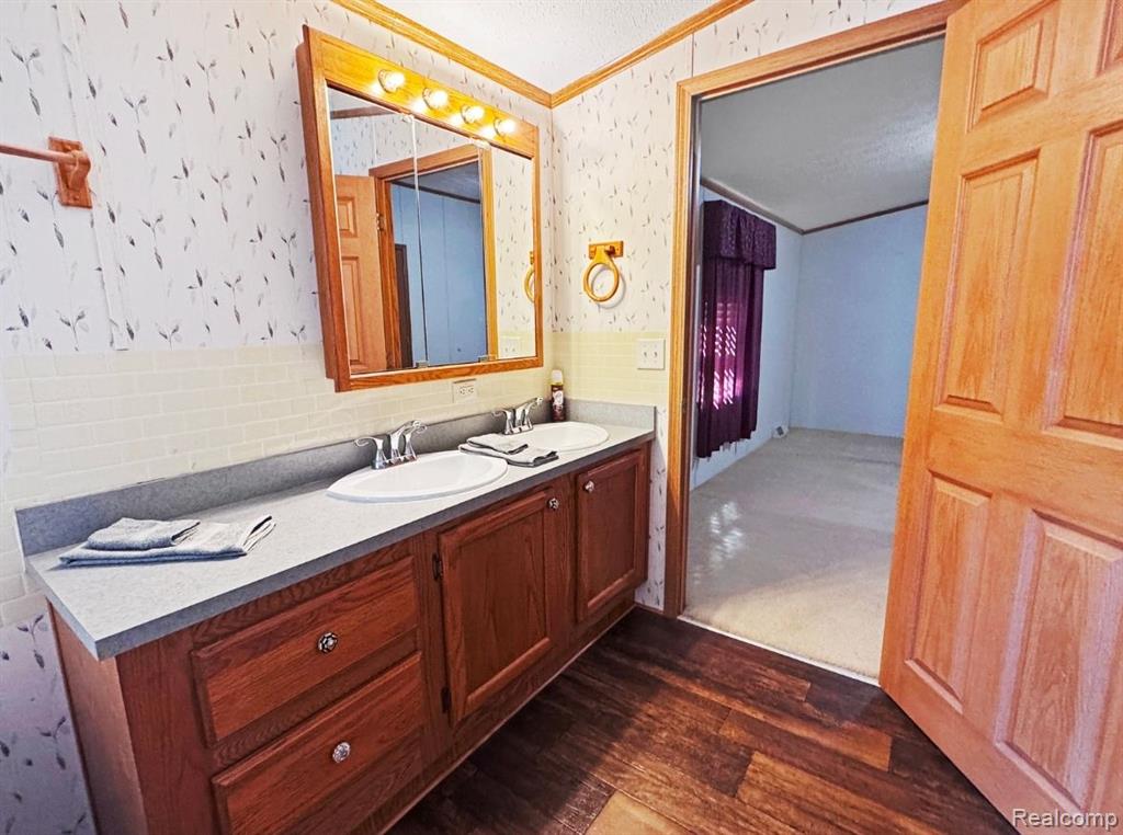 8489 Barkwood Circle, Fenton, MI 48430 — Photo 16