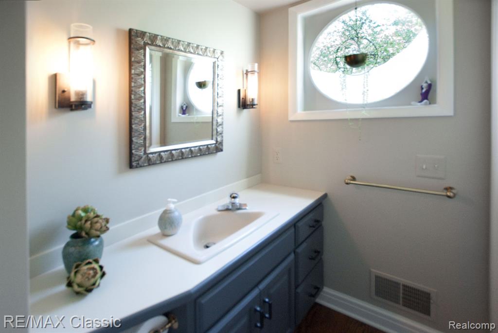 218 Whitlock Street, 10, Saline, MI 48176 — Photo 17