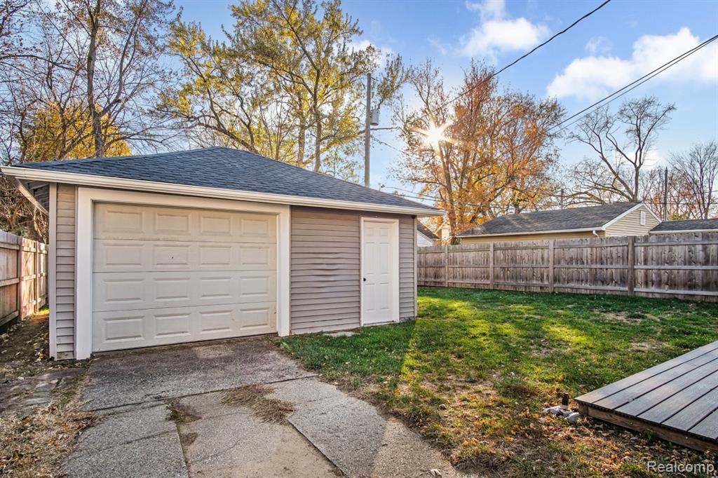 565 W Saratoga Street, Fenton, MI 48220 — Photo 18