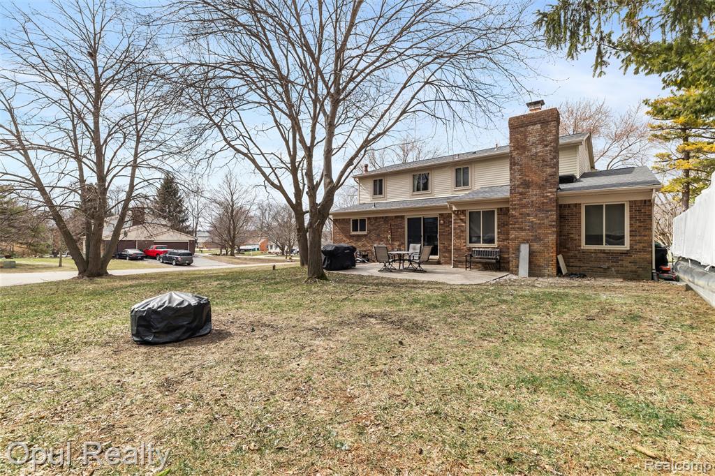 4748 Ravinewood Drive, Commerce Twp, MI 48382 — Photo 37