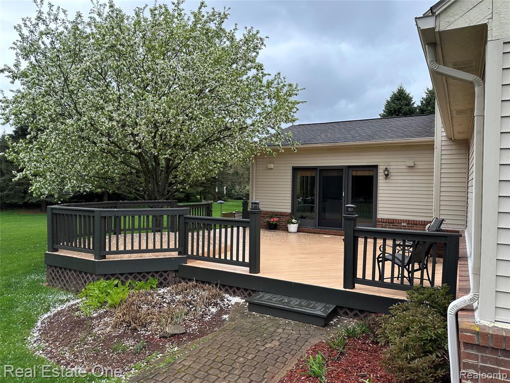 5045 Ashford Road, Clarkston, MI 48348 — Photo 32