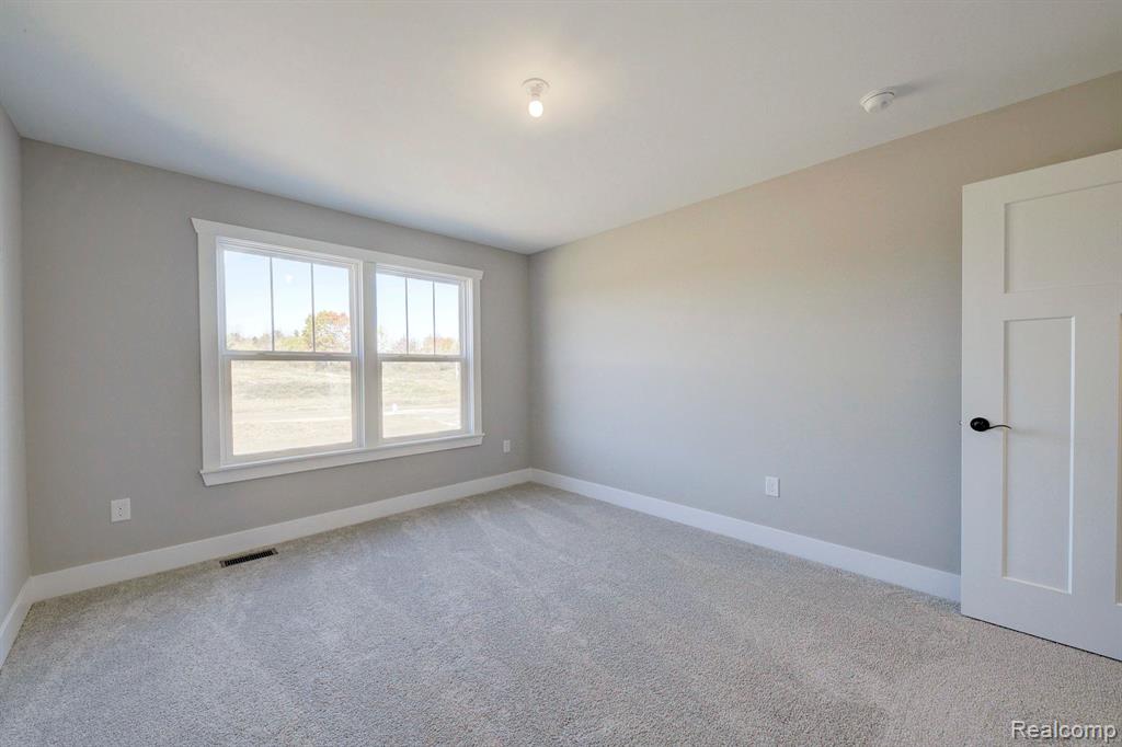 652 ROUND ROCK DR Drive, Howell, MI 48843 — Photo 17