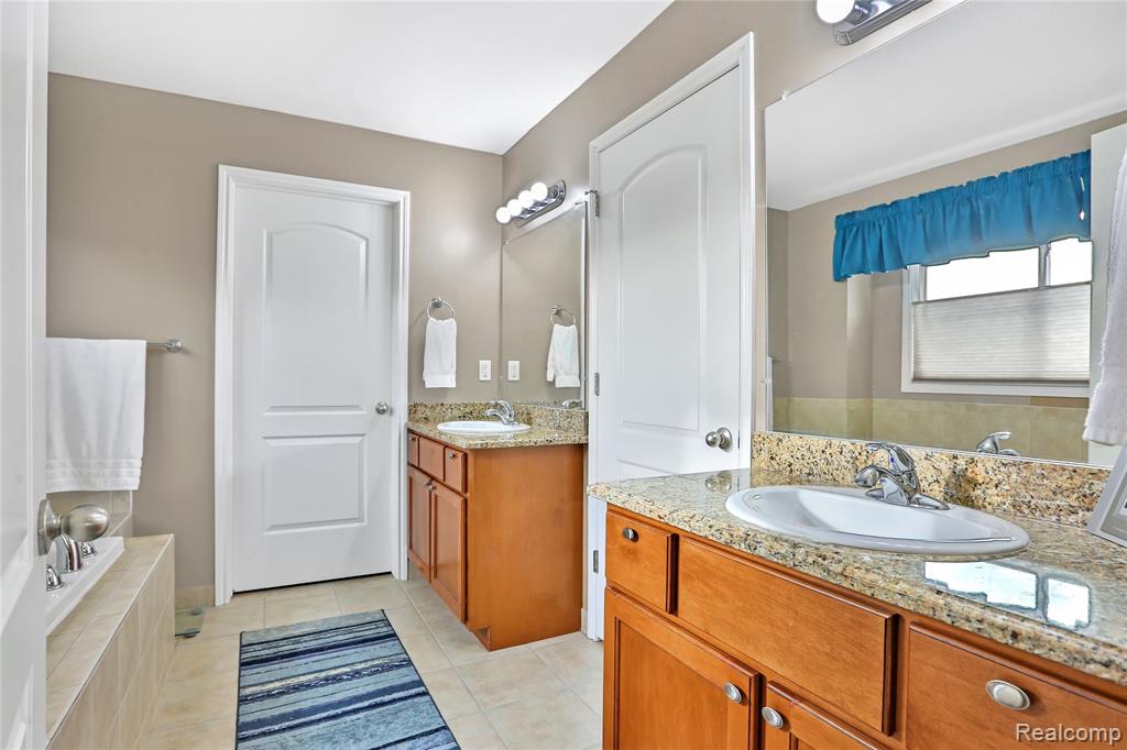 52142 Pawnee Drive, Macomb, MI 48042 — Photo 27