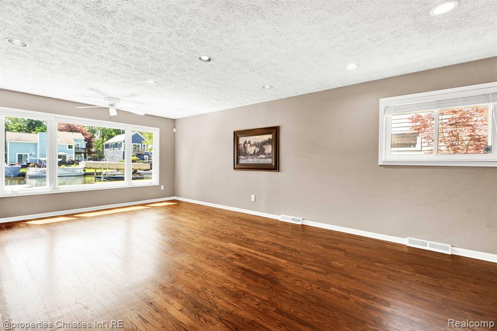 1700 MADDY Lane, Keego Harbor, MI 48320 — Photo 14