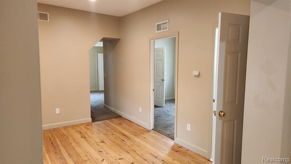 98 ELDREDGE Street, Mount Clemens, MI 48043 — Photo 9