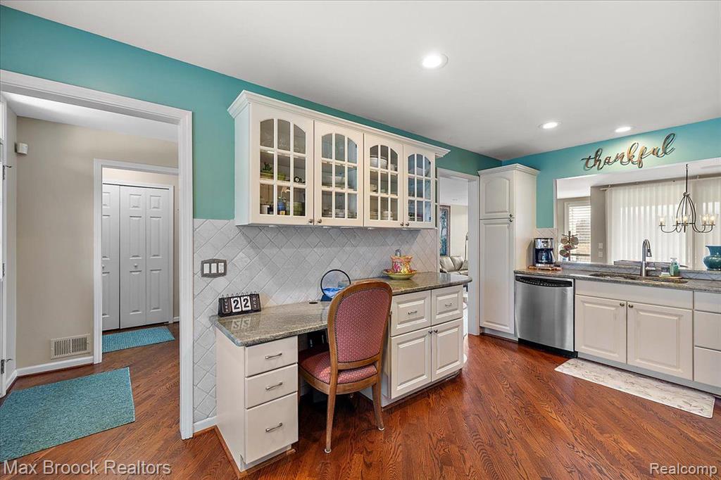 892 TARTAN Trail, Bloomfield Hills, MI 48304 — Photo 15