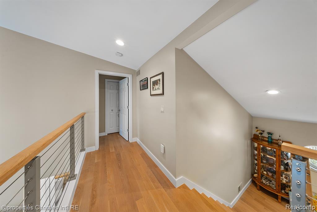 963 SANDALWOOD Drive, Troy, MI 48085 — Photo 17