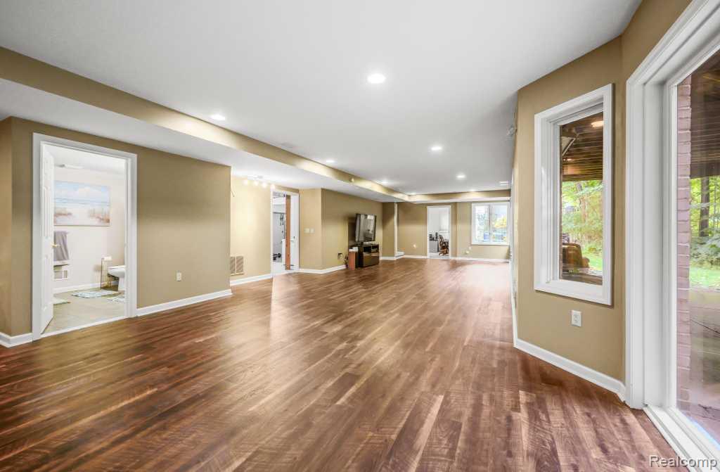 7809 Haverhill Court N, Canton, MI 48187 — Photo 34