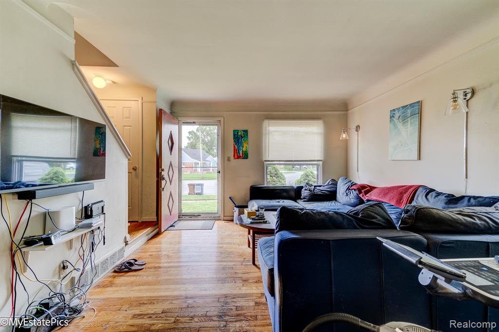400 PARKVIEW Drive, Plymouth, MI 48170 — Photo 19
