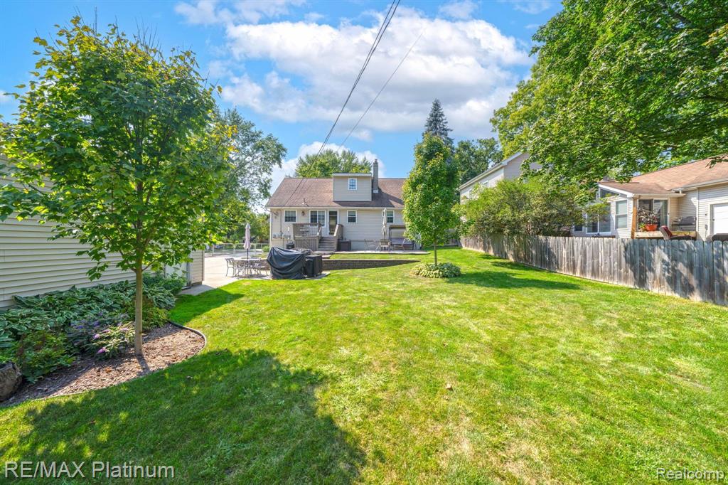 303 BRISTOL Street S, Almont, MI 48003 — Photo 8