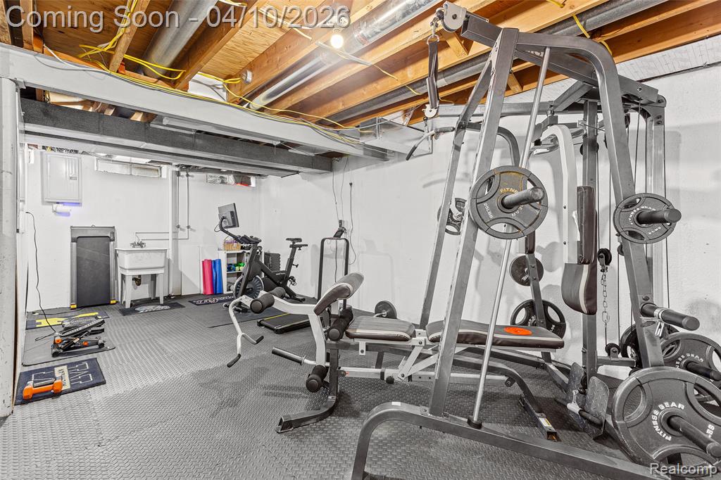 4594 Barcroft Way, Sterling Heights, MI 48310 — Photo 39