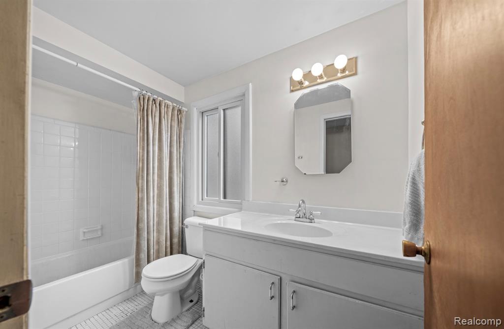 31018 Pickwick Lane, Beverly Hills, MI 48025 — Photo 28