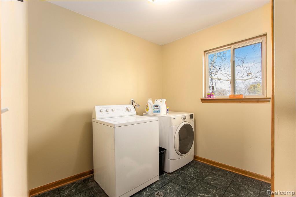 52644 CLEVELAND Street, New Baltimore, MI 48047 — Photo 20
