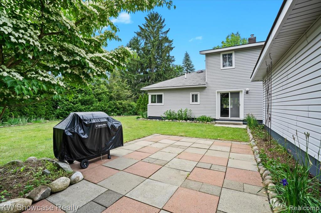 5865 Crescent Road, Waterford, MI 48327 — Photo 36