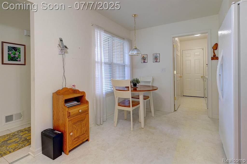 1875 N Kenwyck Drive, Ypsilanti, MI 48198 — Photo 5
