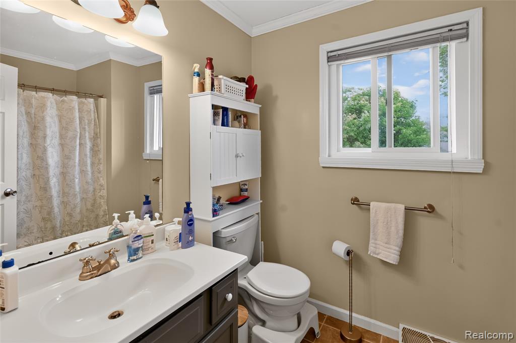 2312 Darwin Lane, Saginaw, MI 48603 — Photo 15