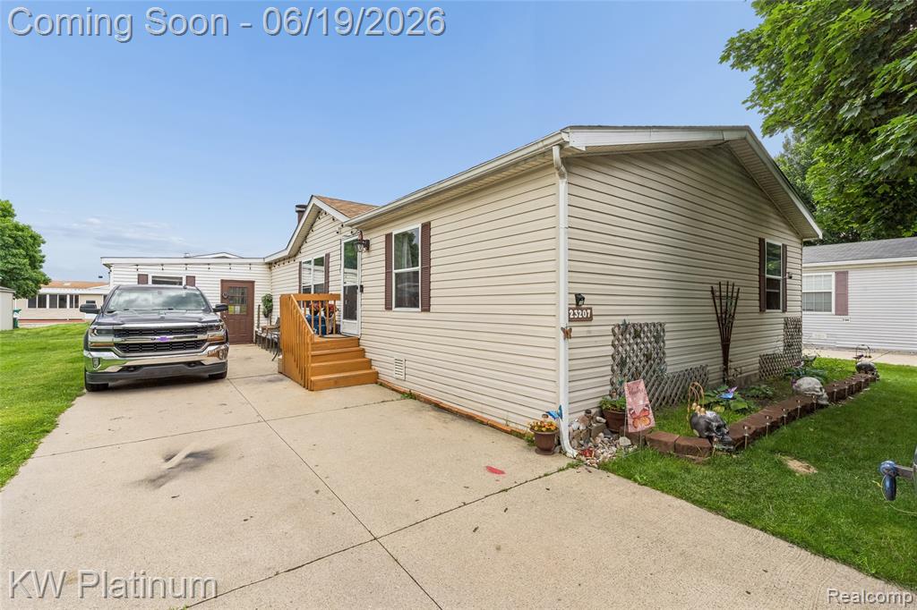23207 fountain, Clinton Twp, MI 48036