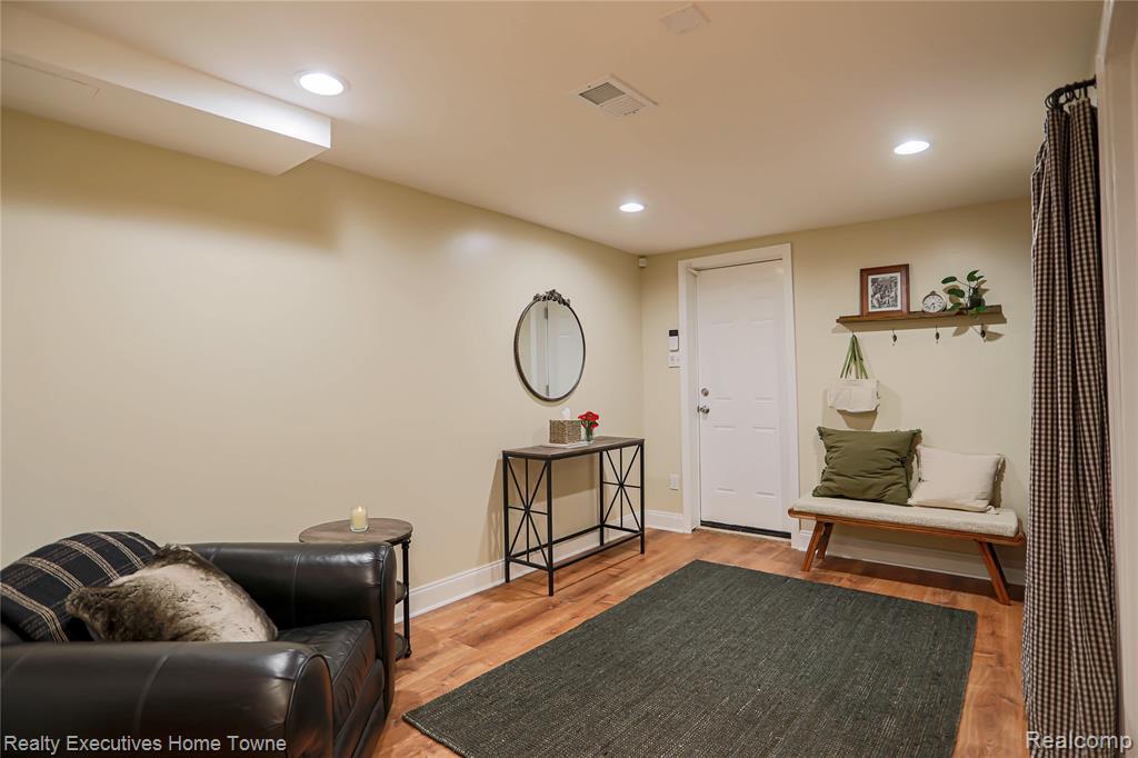 2687 Los Angeles Drive, Wolverine Lake, MI 48390 — Photo 35