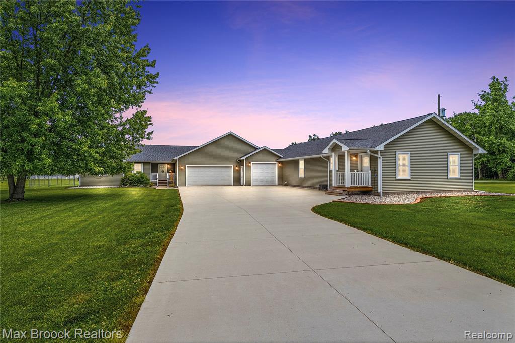 2566 N 5 Mile Road, Midland, MI 48642