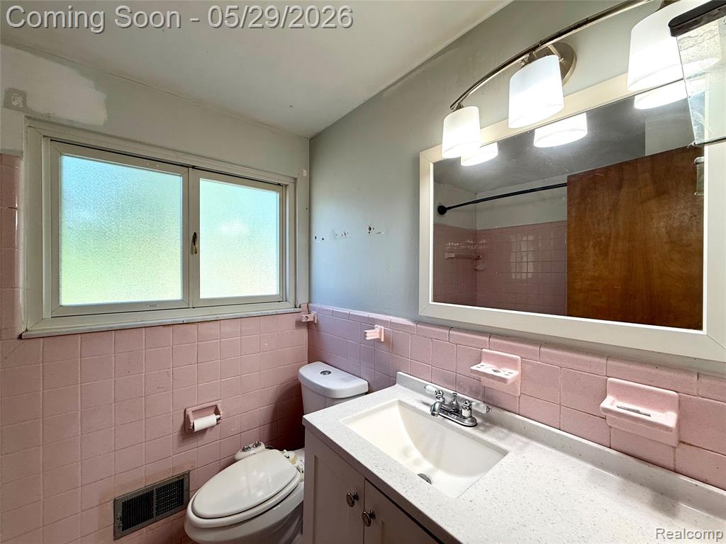 23400 Seneca Street, Oak Park, MI 48237 — Photo 43