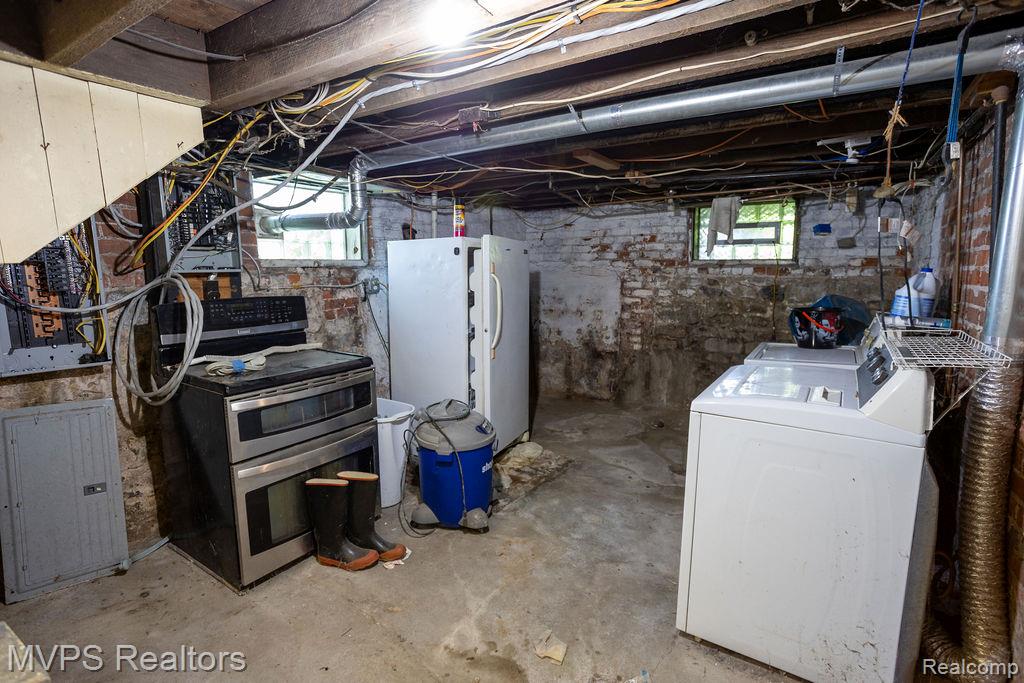 126 Clinton Street, Mount Clemens, MI 48043 — Photo 22