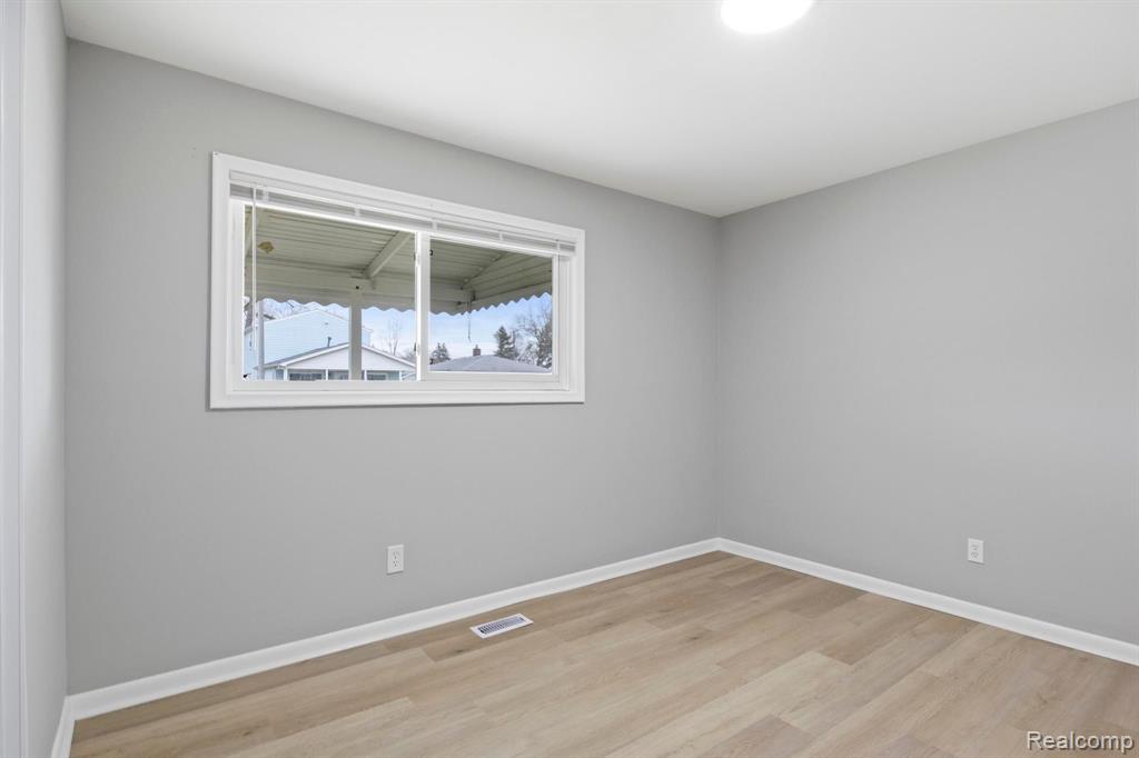 4452 EDGEWOOD Street, Dearborn Heights, MI 48125 — Photo 13