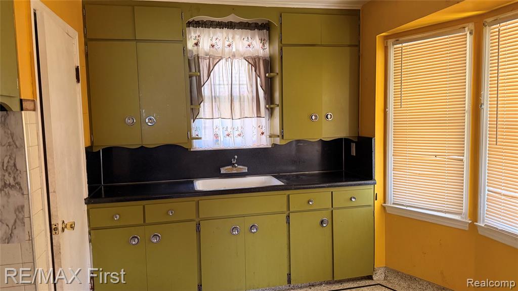 21703 Cushing Avenue, Eastpointe, MI 48021 — Photo 2