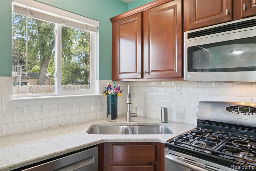 4241 Cooper Avenue, Royal Oak, MI 48073 — Photo 14