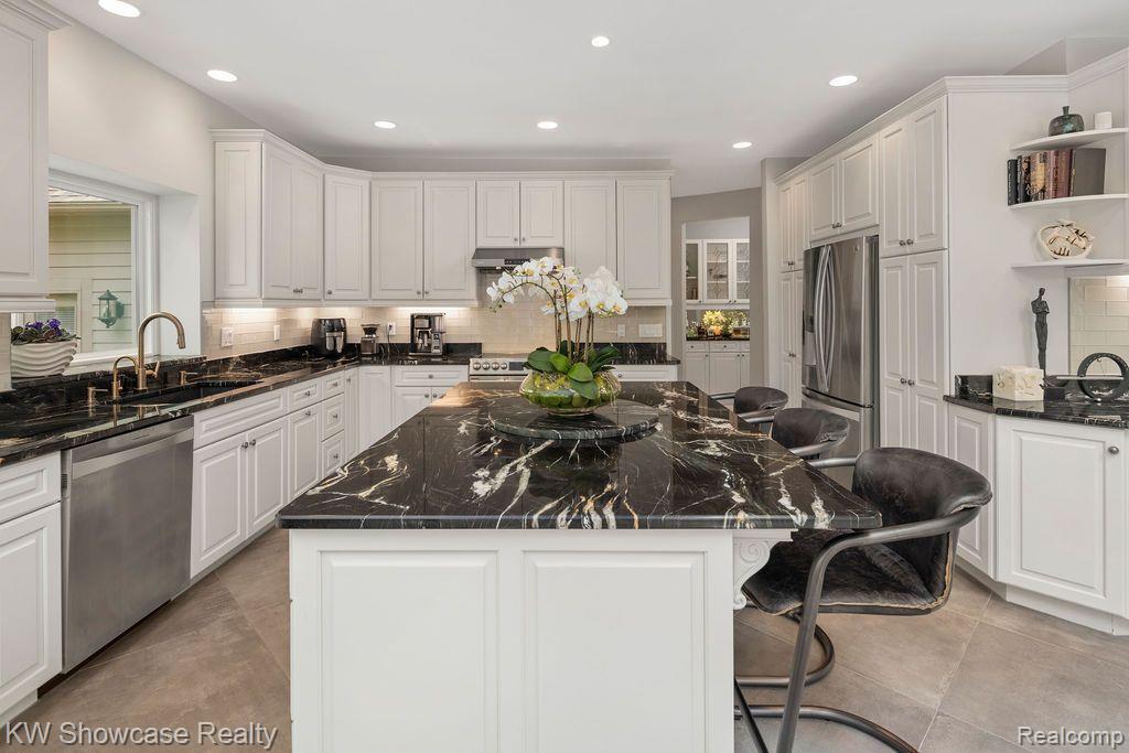 6061 TURNBERRY Drive, Commerce Twp, MI 48382 — Photo 20