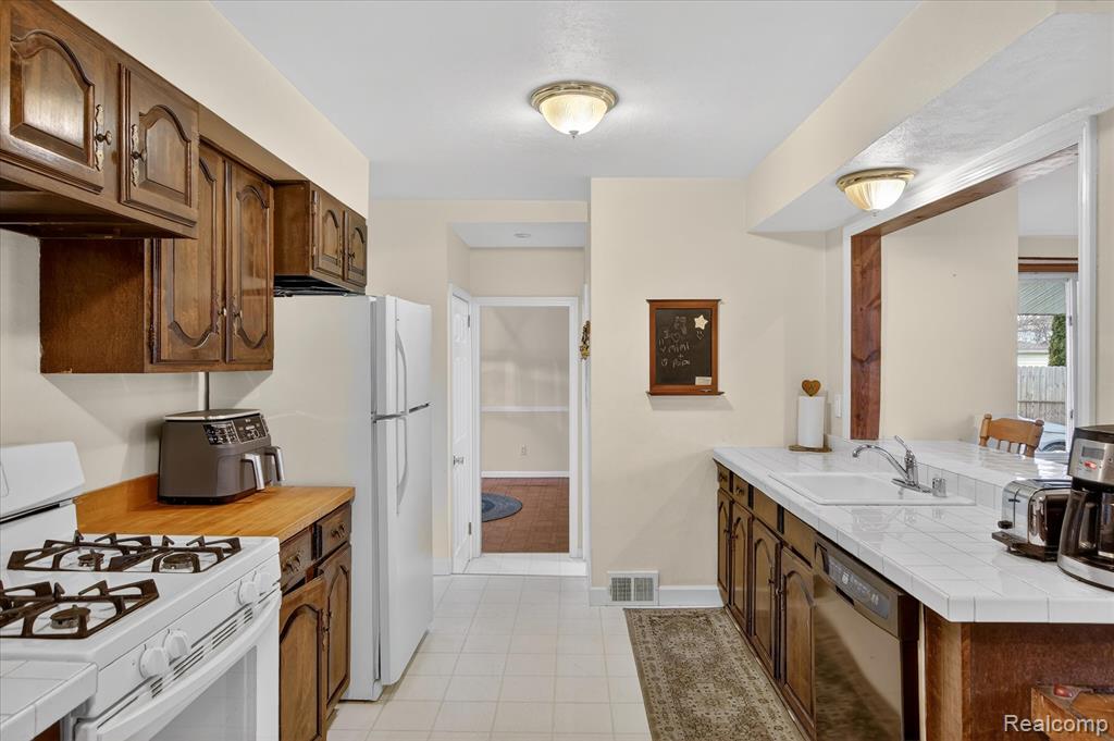 9640 Dudley Street, Taylor, MI 48180 — Photo 12