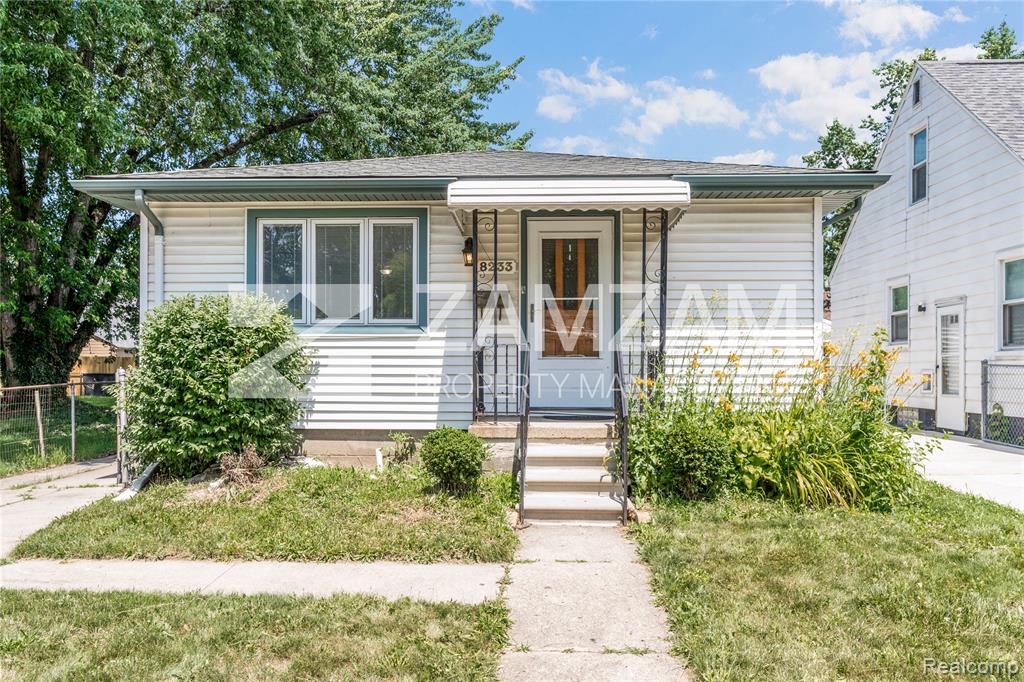 8233 Stephens, Center Line, MI 48015