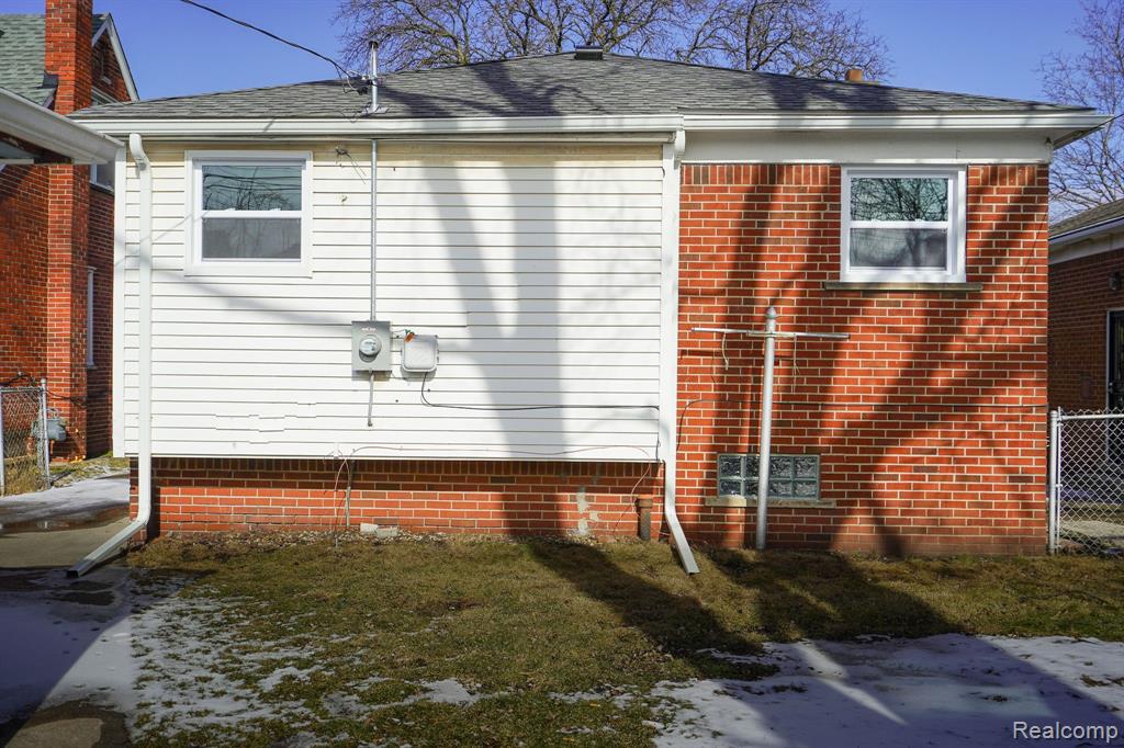 927 CLEOPHUS Parkway, Lincoln Park, MI 48146 — Photo 4