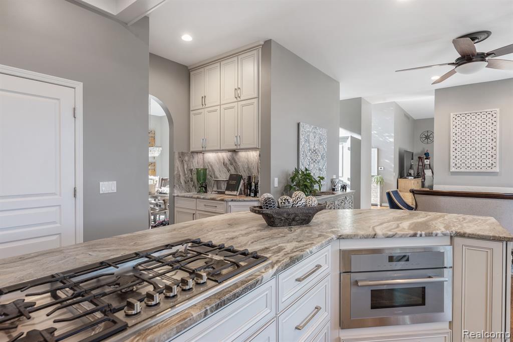 6060 TURNBERRY Drive, Commerce Twp, MI 48382 — Photo 16