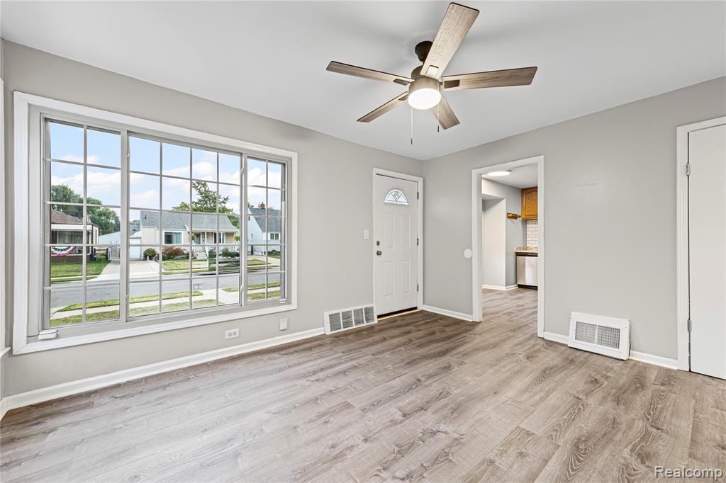 530 Mayflower Avenue, Lincoln Park, MI 48146 — Photo 4