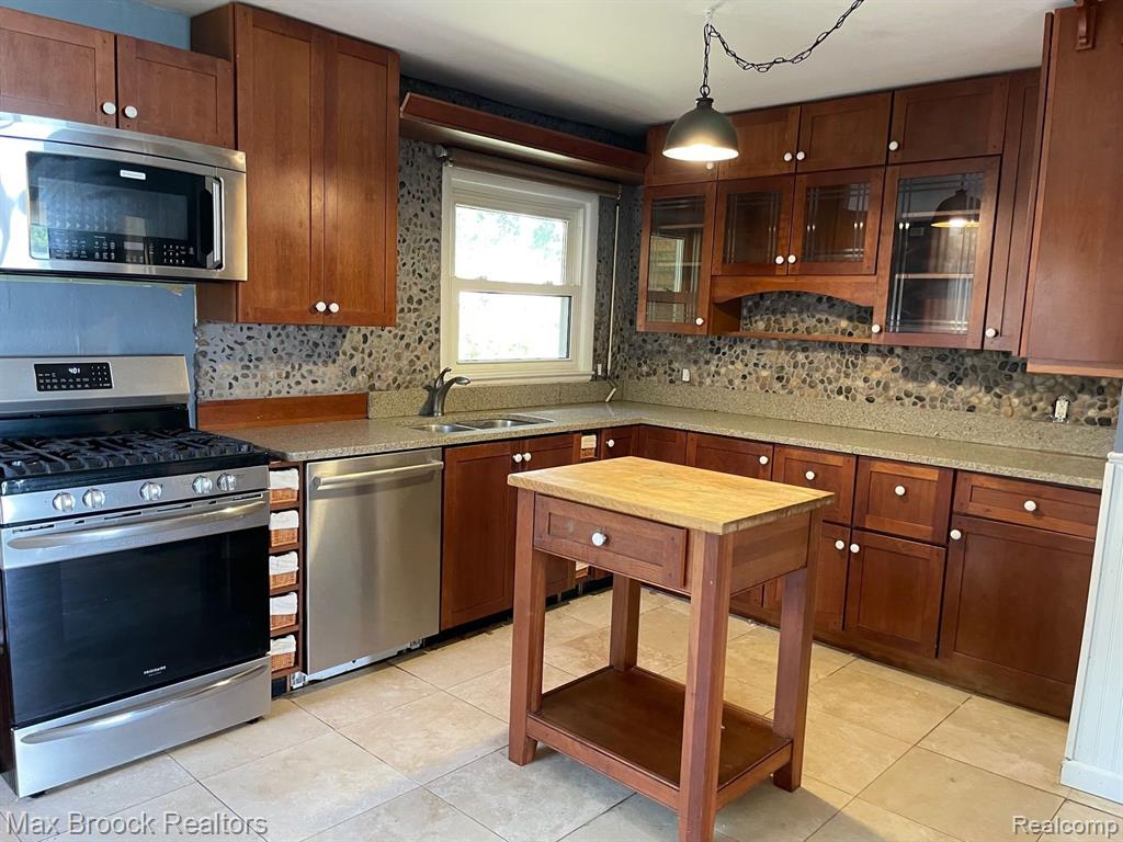 5111 ELIZABETH LAKE Road, Waterford, MI 48327 — Photo 5