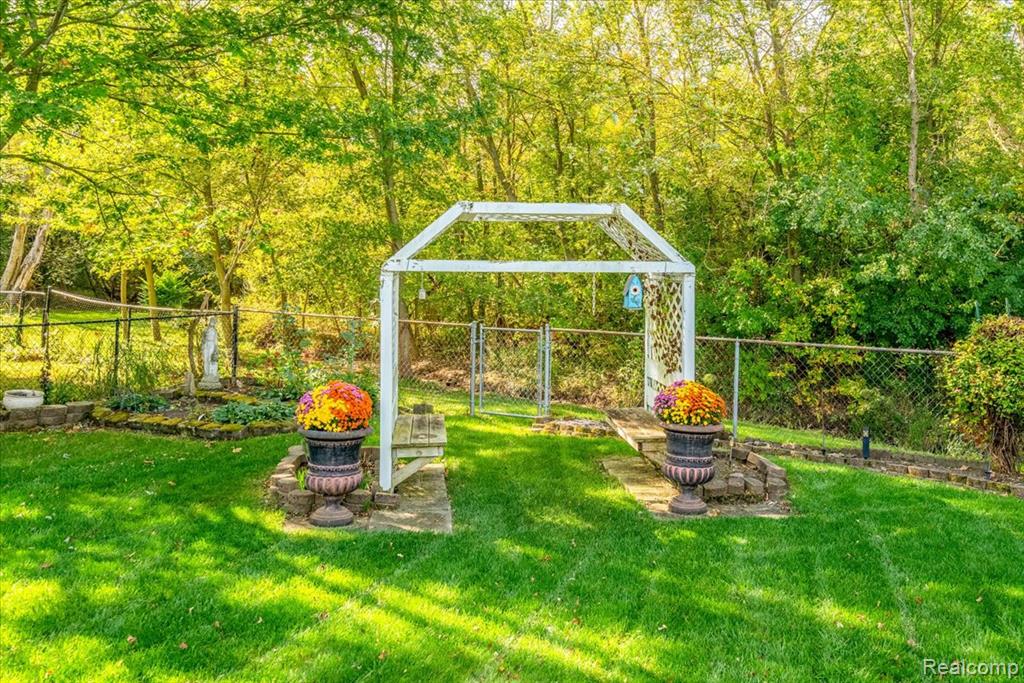 6877 Pittsford Street, Canton, MI 48187 — Photo 15