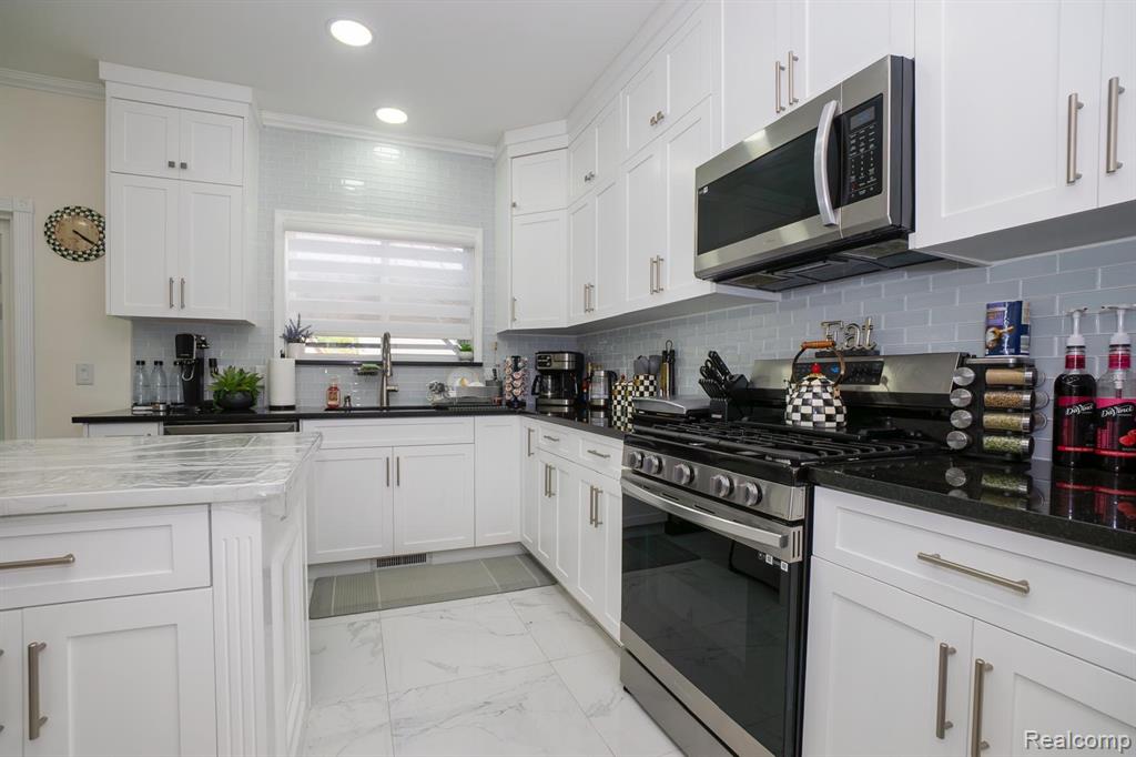 26263 Oakley Court, Brownstown, MI 48174 — Photo 5